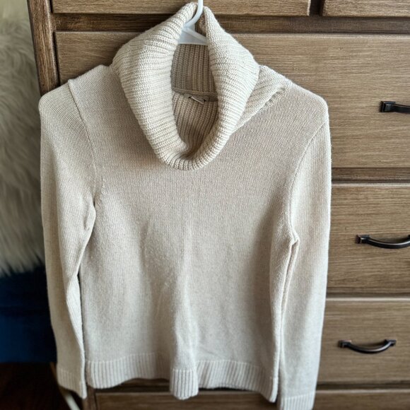 J.Crew classic cream turtleneck sweater- XSmall - Picture 3 of 4